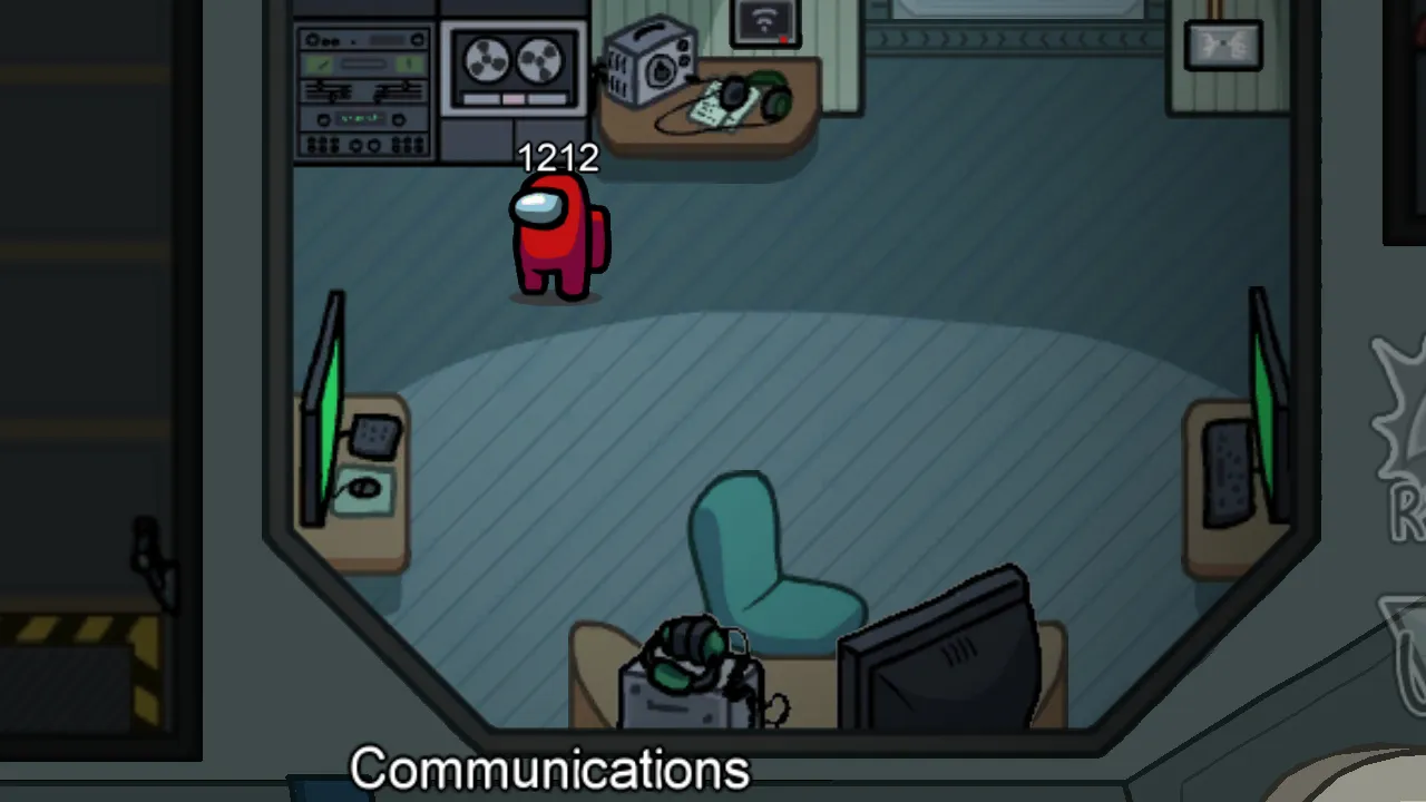 Captura Among Us – Un Tripulante Rojo Se Encuentra Solo En La Sala De Comunicaciones Rodeado De Equipo Tecnologico