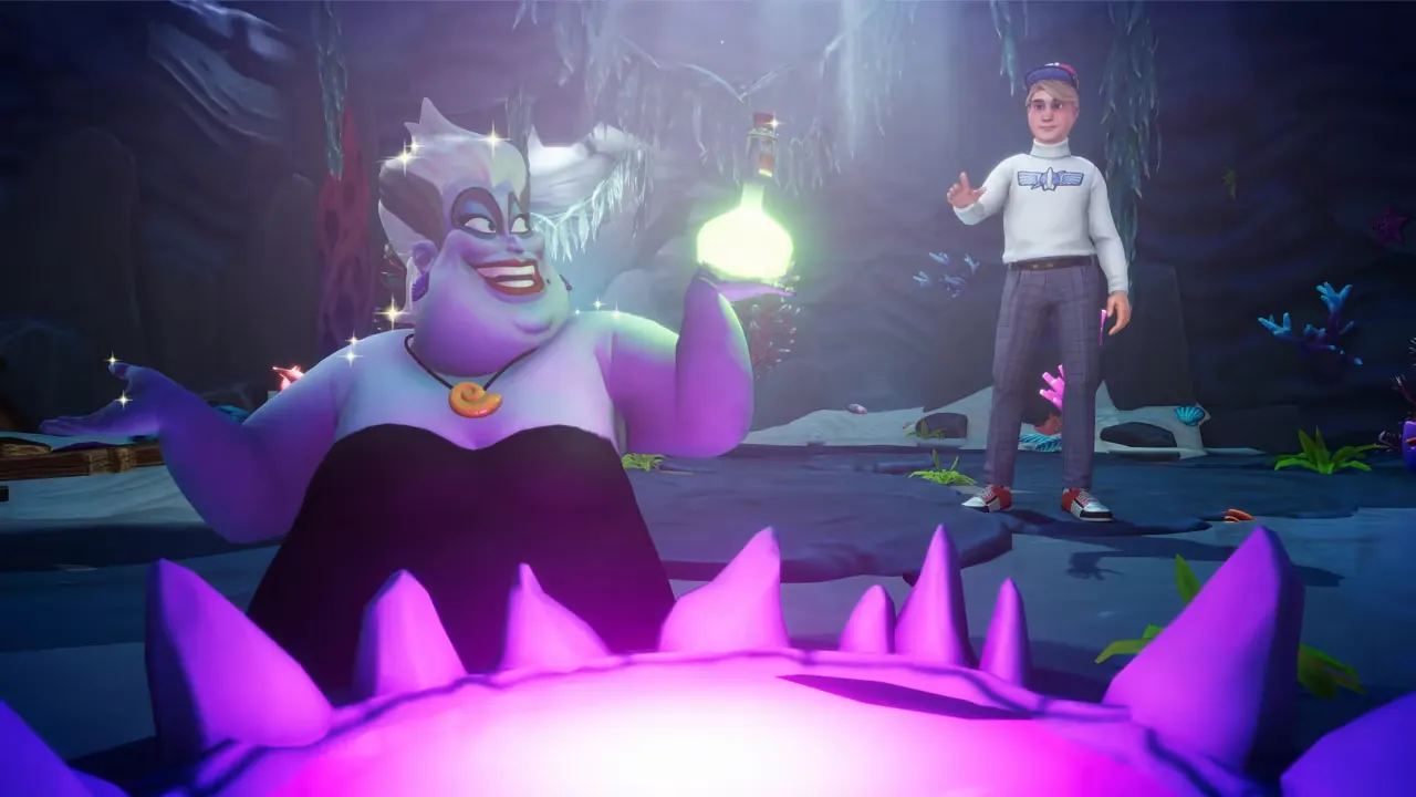 Captura Disney Dreamlight Valley – Ursula Sostiene Una Pocion Brillante Mientras Otro Personaje La Observa En Una Cueva Submarina