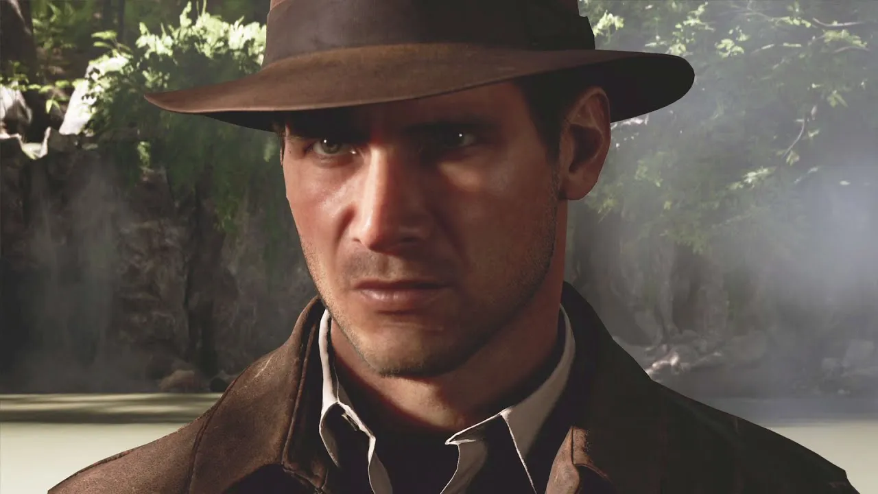 Captura Indiana Jones And The Great Circle – Retrato Frontal De Indy Con Sombrero Y Ceno Fruncido Ante Un Entorno Selvatico