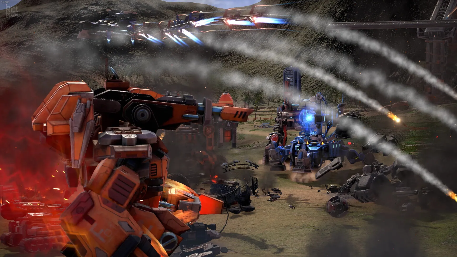Captura Mechabellum – Combate Entre Robots Naranjas Y Azules Con Misiles Volando Sobre Un Valle