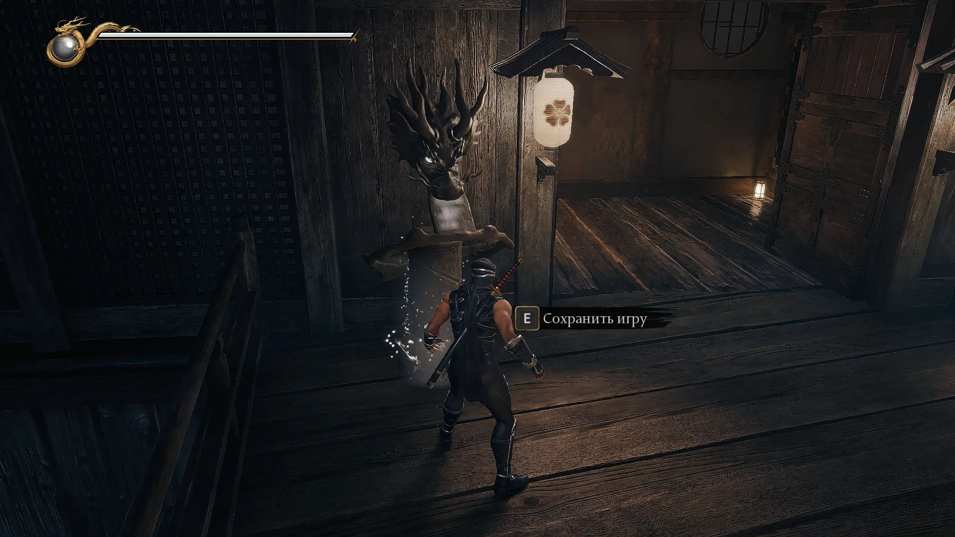 Captura NINJA GAIDEN 2 Black – Punto De Guardado Junto A Una Fuente En Forma De Dragon Con Mensaje En Pantalla