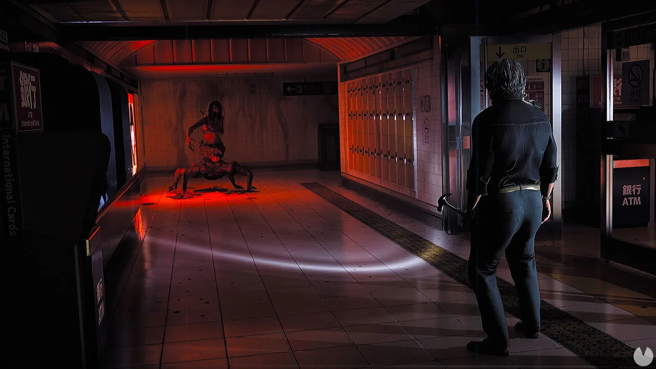 Captura Post Trauma Pasillo Rojo Iluminado Con Personaje Avanzando Hacia Una Silueta Al Fondo