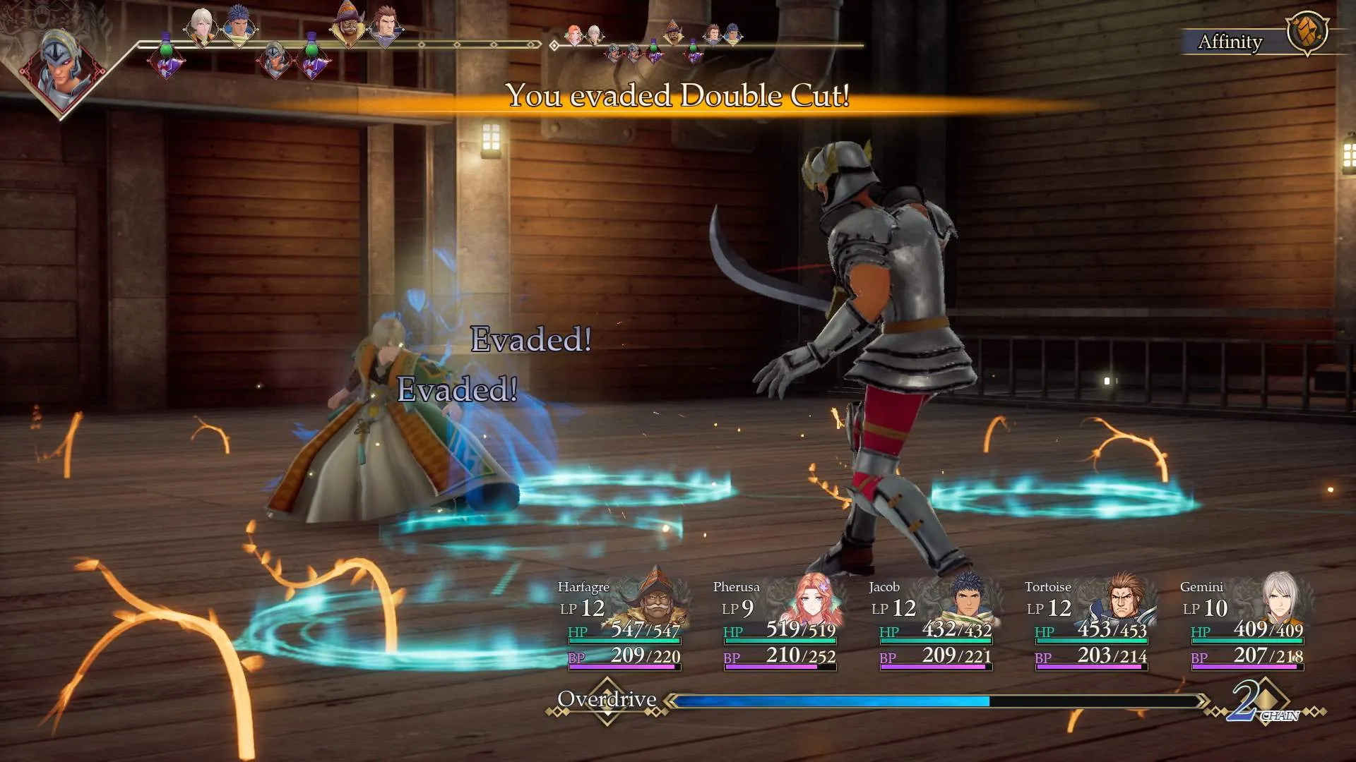 Captura Romancing SaGa 2 Revenge Of The Seven – Personaje Esquiva Un Ataque En Combate Dentro De Una Sala De Madera Iluminada