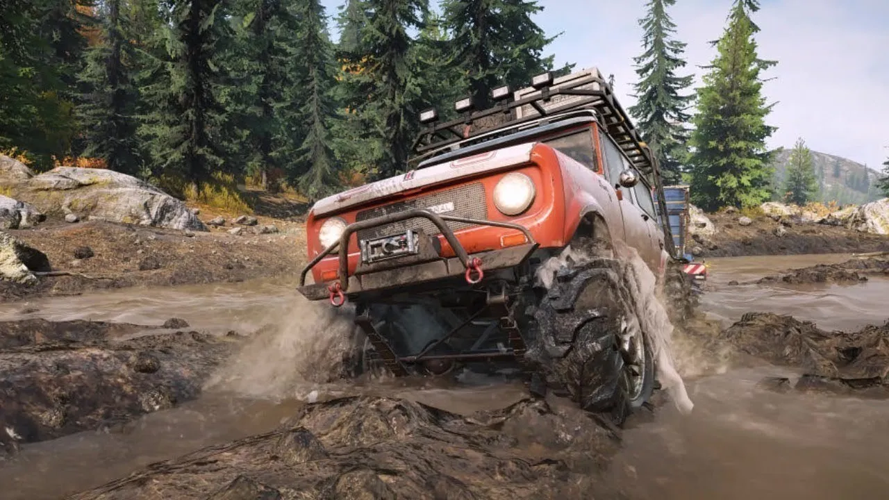Captura SnowRunner – Una Camioneta Todo Terreno Roja Cruza Un Rio Fangoso En Medio Del Bosque