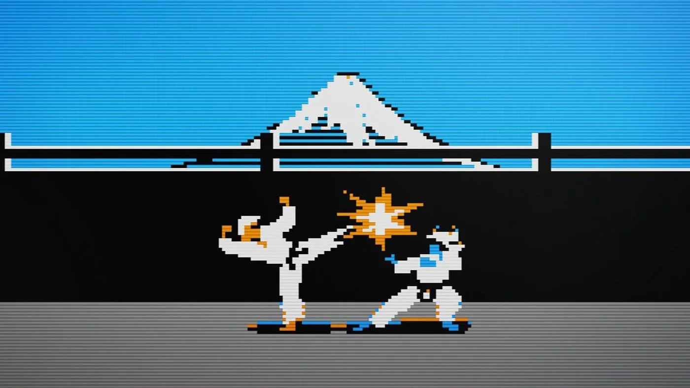 Captura The Making Of Karateka – Dos Luchadores Pixelados Pelean Frente Al Monte Fuji Sobre Un Fondo Celeste