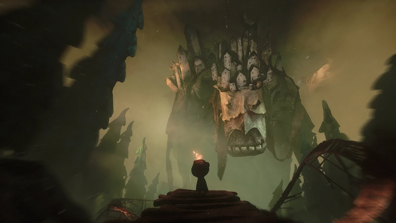 Captura The Midnight Walk – Encuentro Con Una Entidad Colosal Con Rostro Tallado Y Estructuras Similares A Casas Sobre Su Cabeza