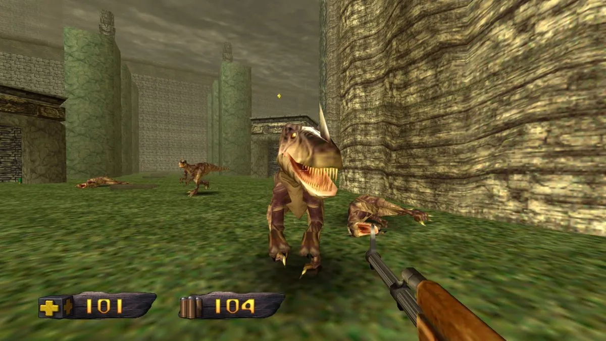 Captura Turok – Disparo A Dinosaurio En Pasillo De Piedra Con Interfaz Retro
