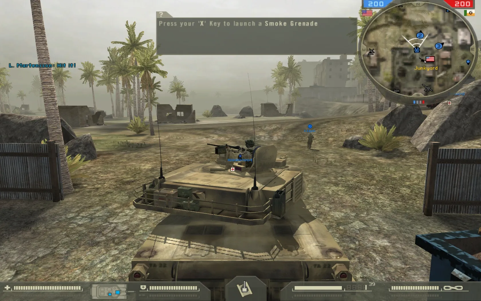 Captura Battlefield 2 Un Tanque Avanza Por Una Zona Costera Con Niebla En El Ambiente