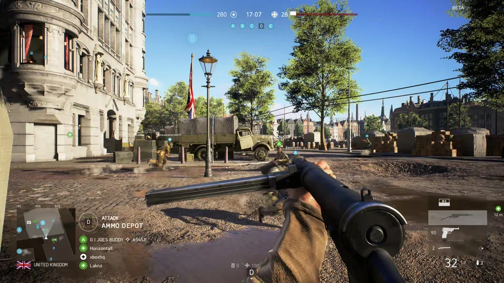 Captura Battlefield V – Vista En Primera Persona Con Rifle Apuntando En Una Plaza Urbana Iluminada