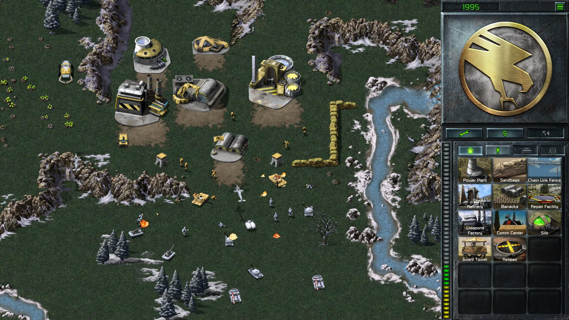 Captura Command Conquer Remastered Vista Tactica Con Estructuras Metalicas Y Menu Lateral Activo