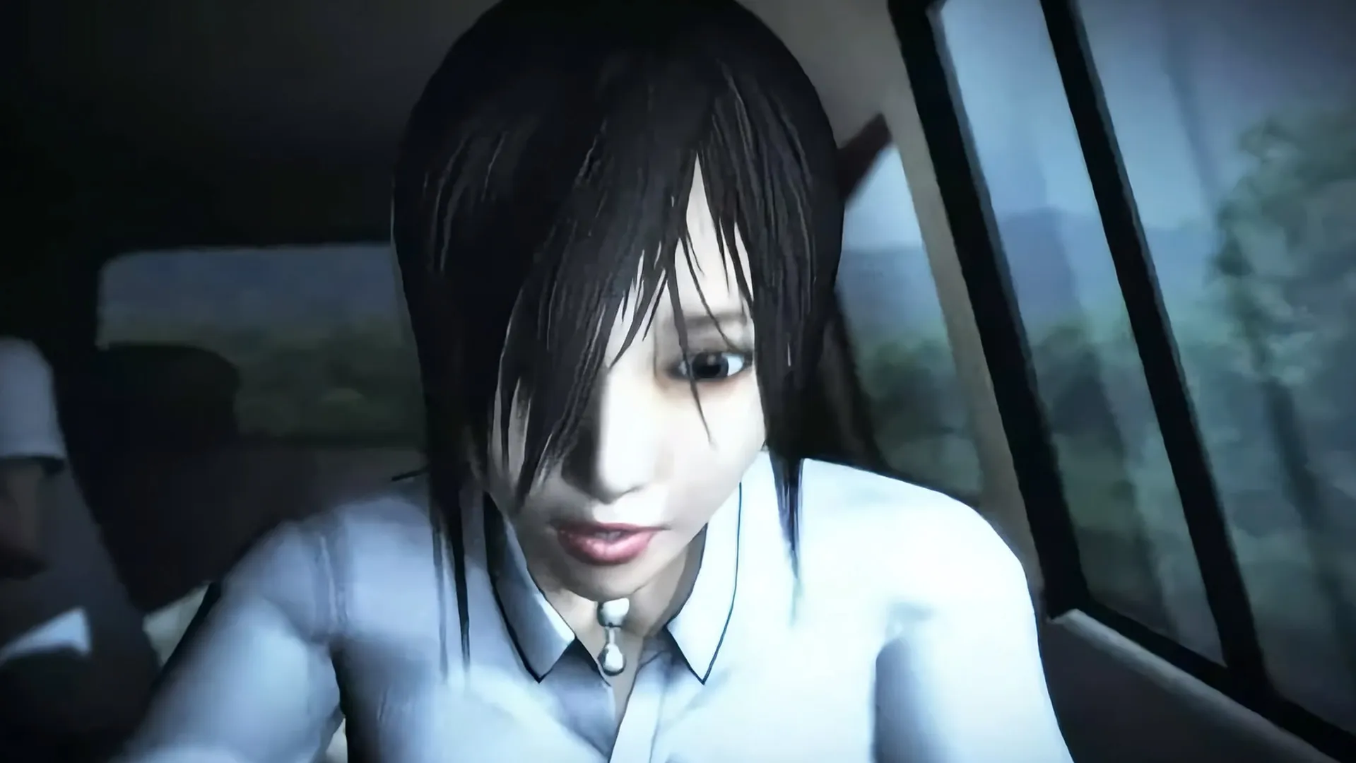 Captura DreadOut Remastered Collection – Primer Plano De La Protagonista Dentro De Un Vehiculo