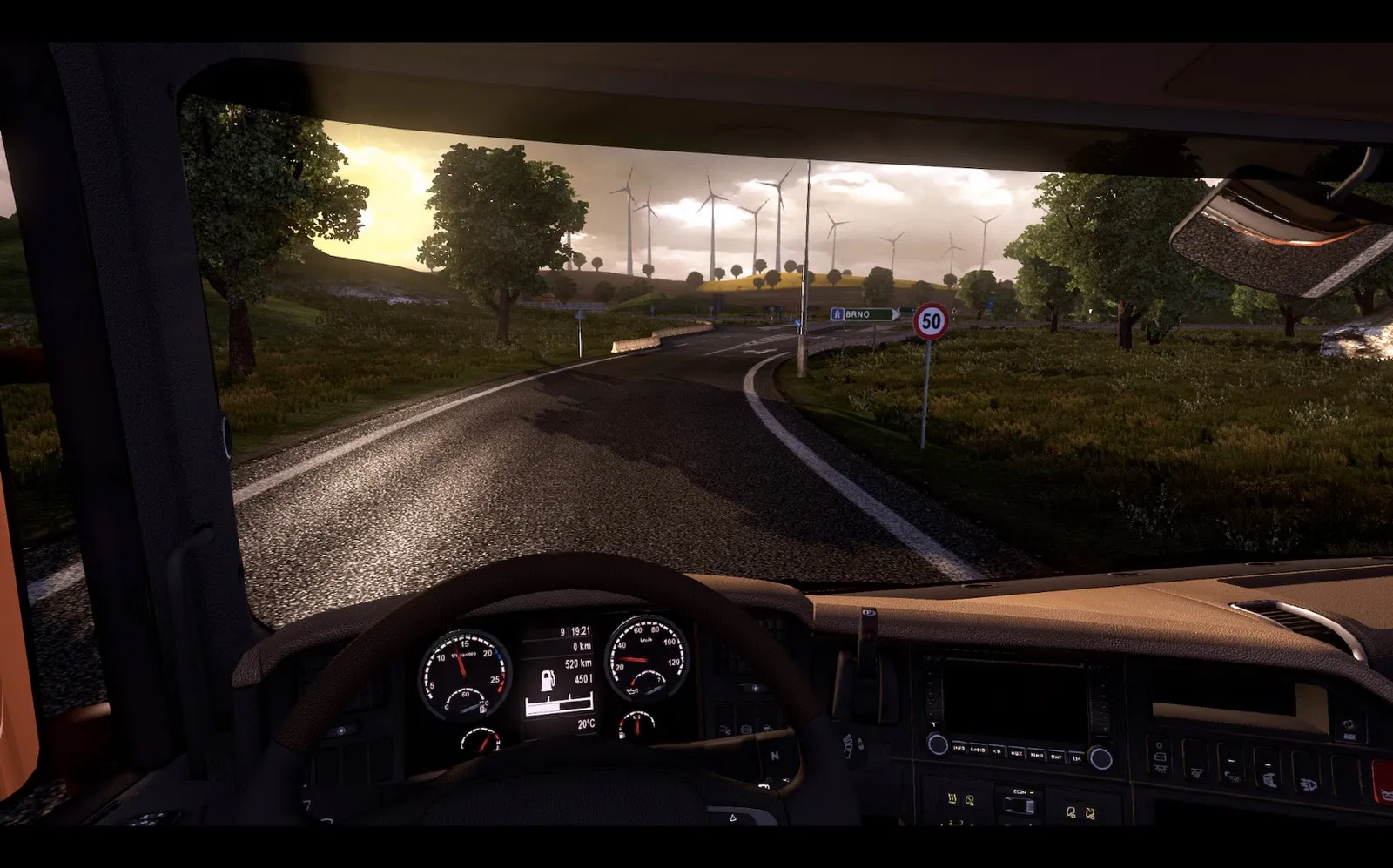 Captura Euro Truck Simulator 2 Conduccion Nocturna Por Una Carretera Con Arboles Y Senales Visibles