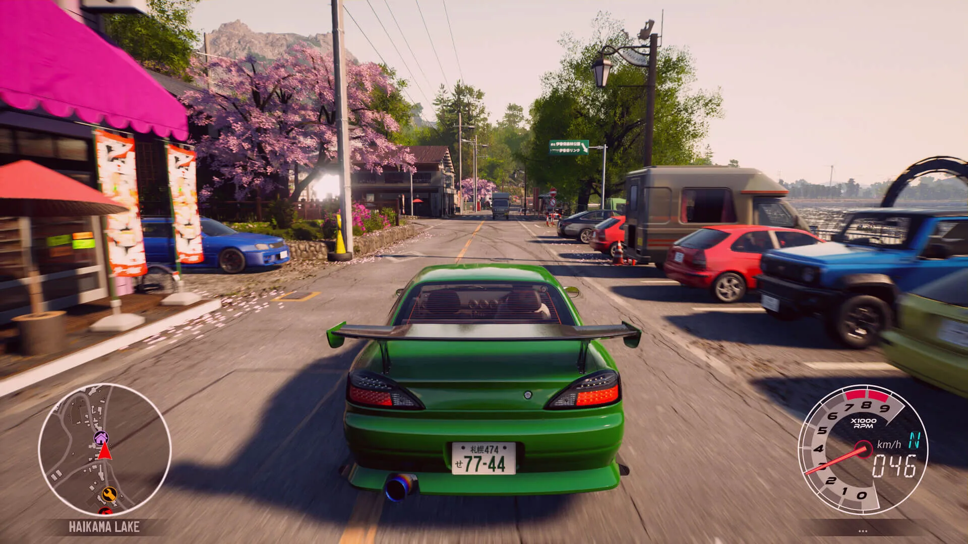 Captura Japanese Drift Master Perspectiva Trasera De Un Auto Verde Conduciendo Por Una Zona Urbana