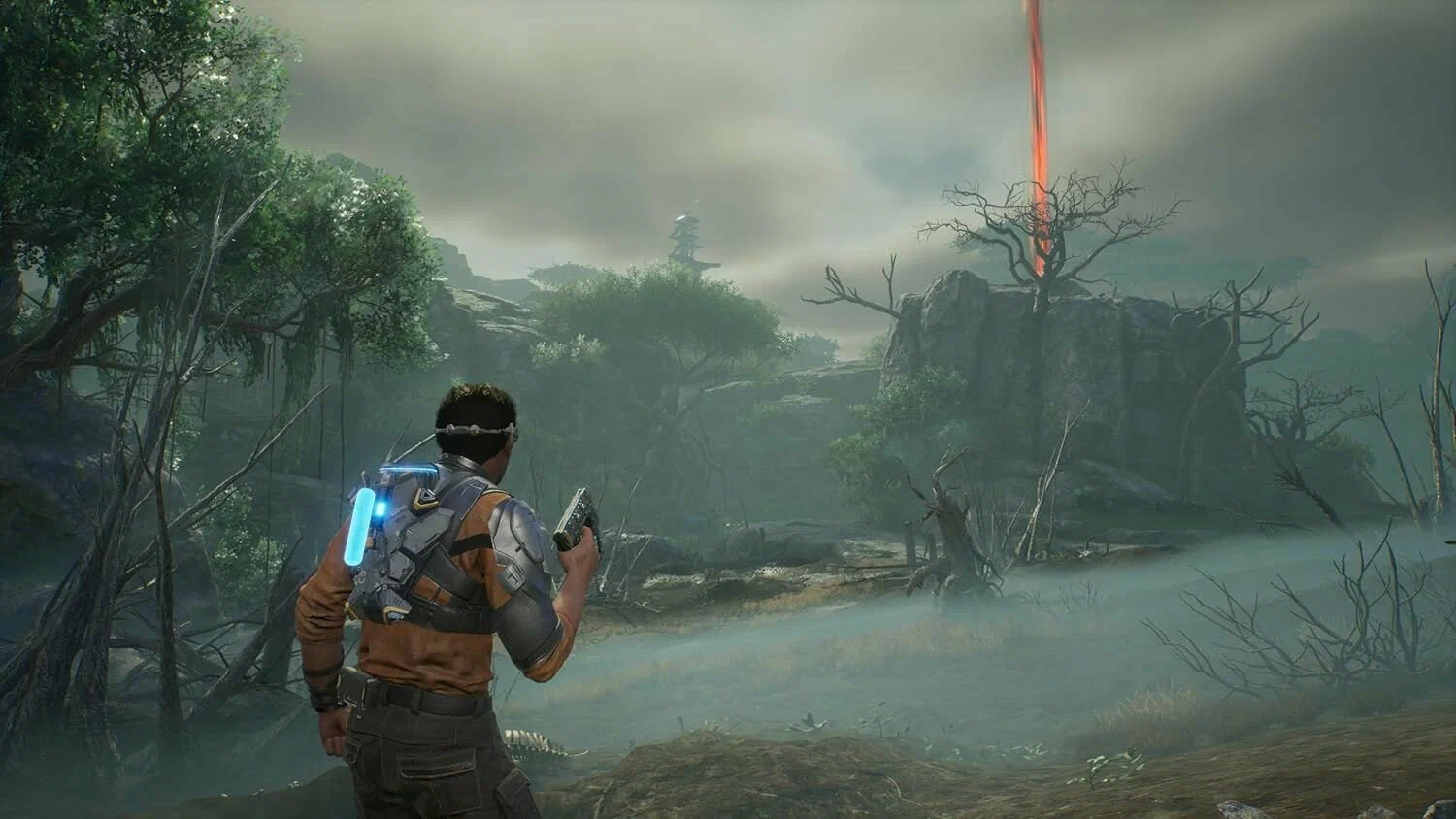 Captura Outcast A New Beginning – Explorador Caminando Con Dispositivo En Pantano Nublado