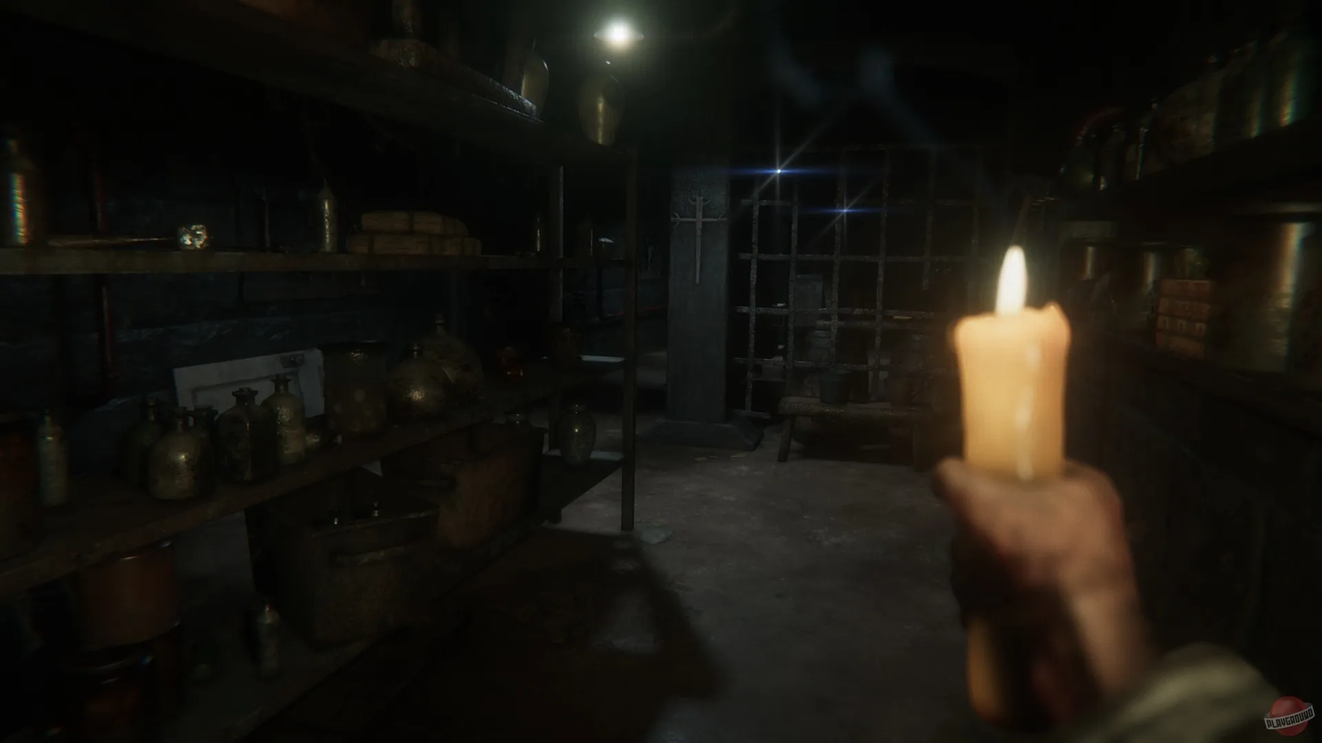 Captura Project Nightmares Case 36 Henrietta Kedward – Estanteria Con Frascos Iluminada Por La Vela Del Jugador