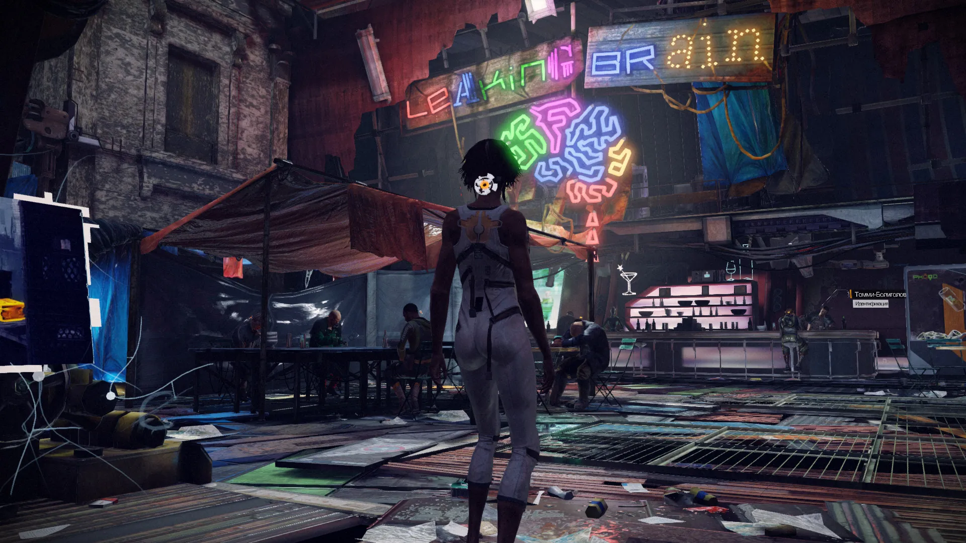 Captura Remember Me La Protagonista Se Detiene Frente A Un Mercado Nocturno Iluminado