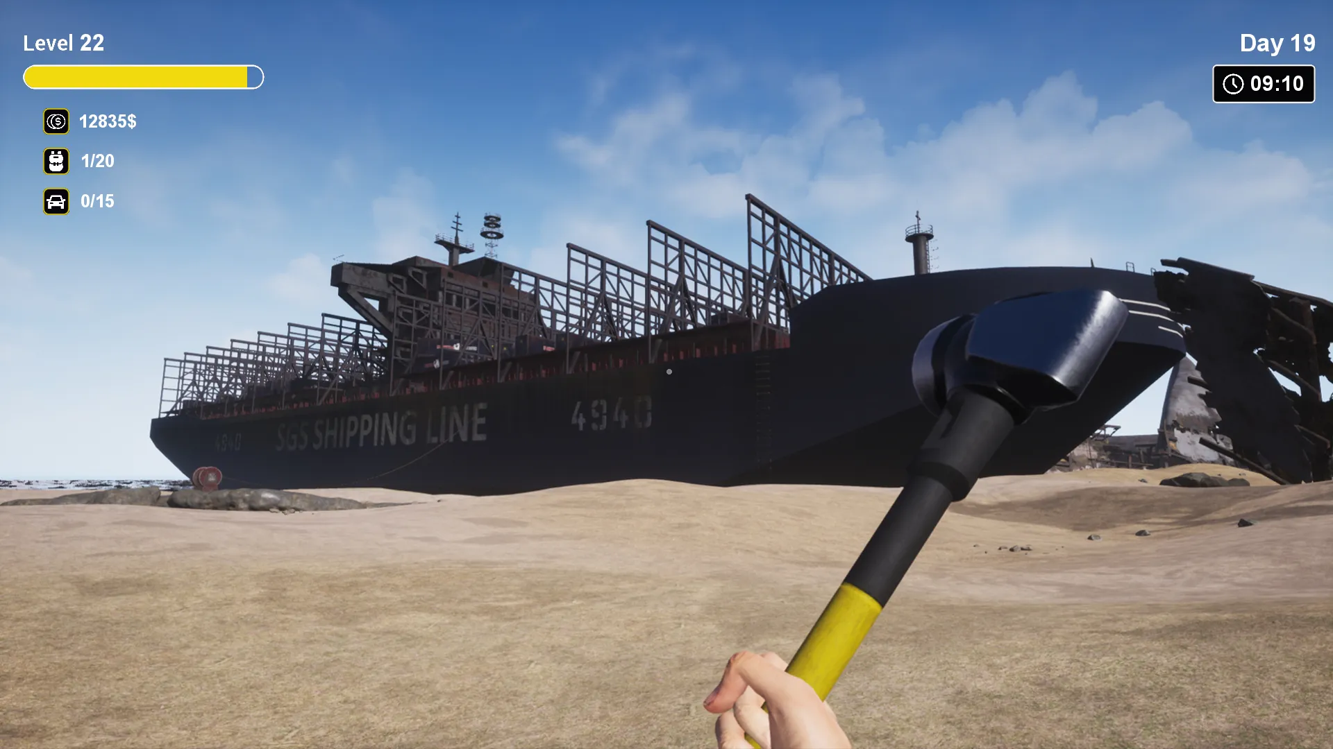 Captura Ship Graveyard Simulator 2 – Personaje Sostiene Una Herramienta Frente A Un Barco Gigante