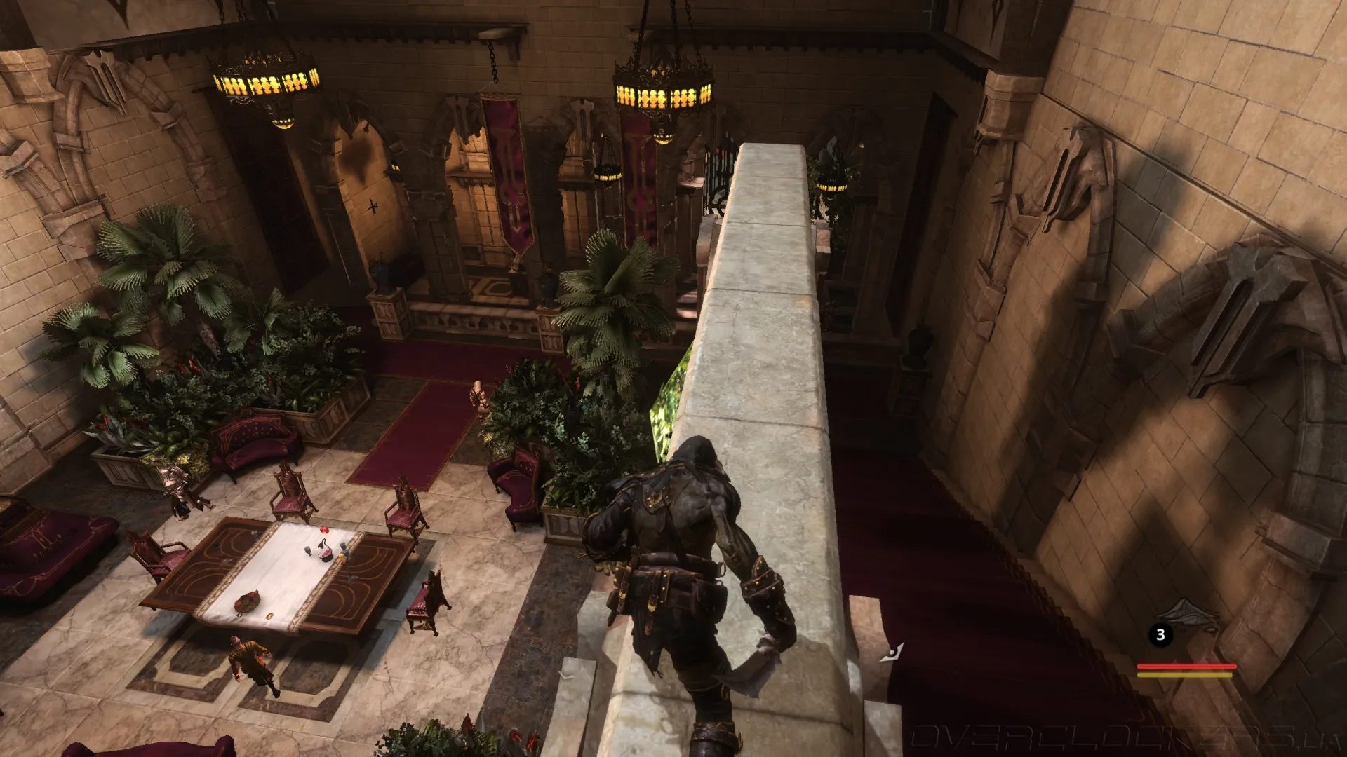 Captura Styx Master Of Shadows – Goblin Observa Desde Una Baranda En Una Sala Elegante Con Columnas