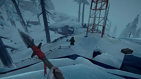 Captura The Long Dark – Personaje Trepando Una Estructura Oxidada Entre Arboles Nevados